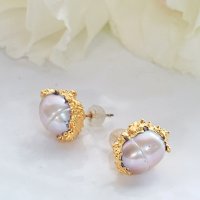 シルバーホワイト淡水バロックパール  スタッズピアス