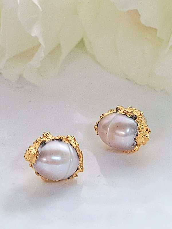 画像2: シルバーホワイト淡水バロックパール  スタッズピアス